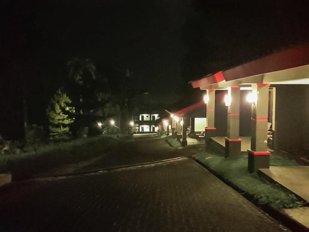 Surya Hotel & Resort Baturraden Exterior photo