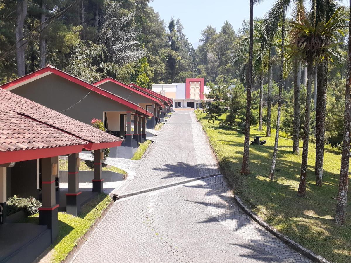 Surya Hotel & Resort Baturraden Exterior photo